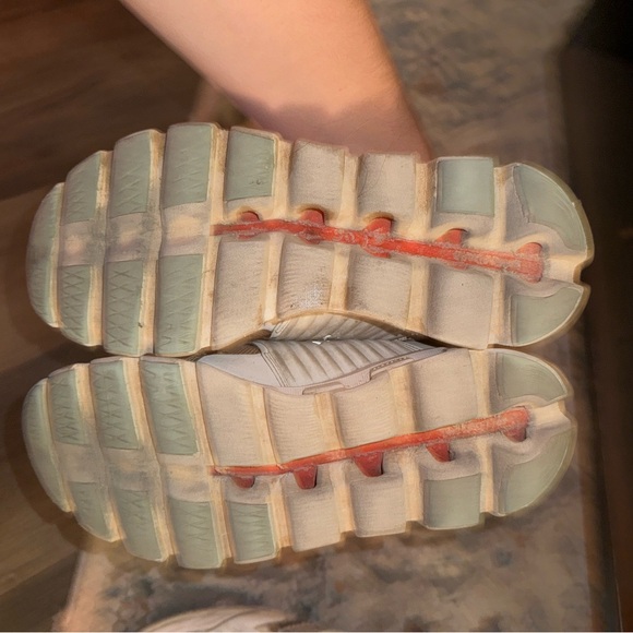 ON Running Cloud Womens Shoe - Picture 2 of 3